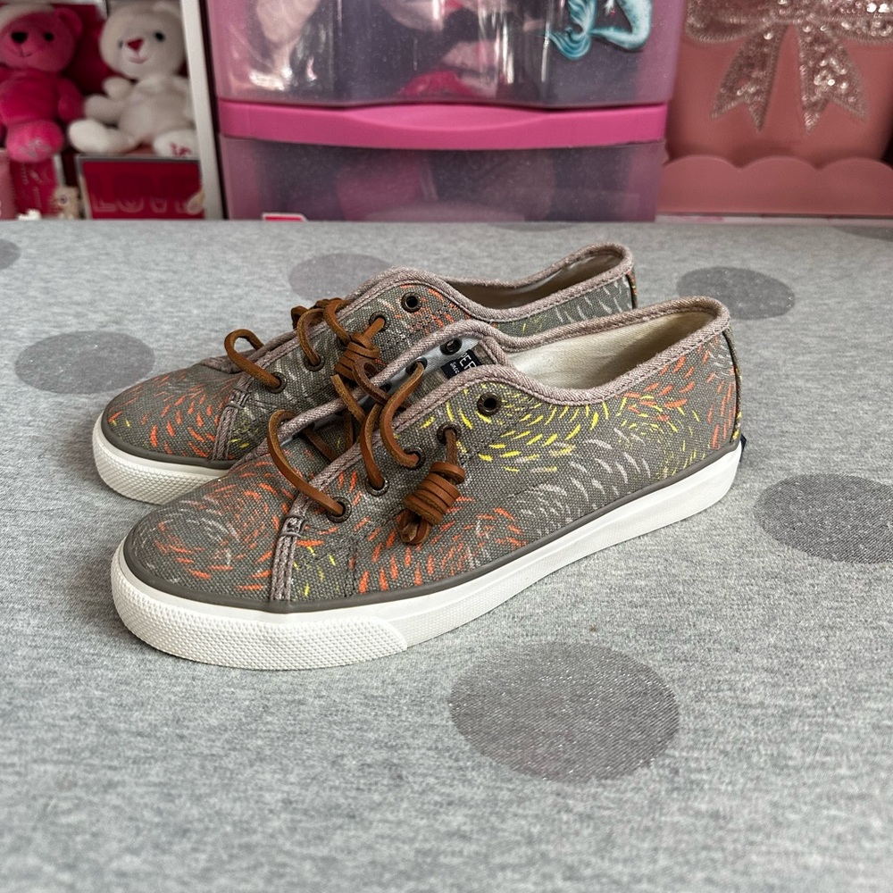Sperry Top Sider Seacoast Fish Circle Fashion Sneakers Taupe Size 8